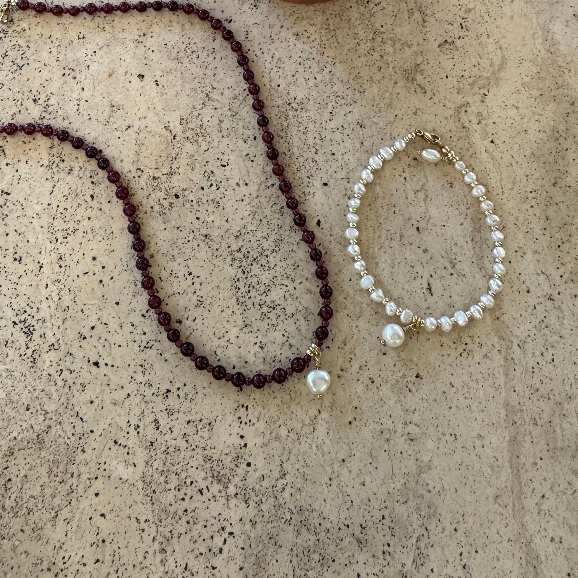 Alice Garnet Necklace With pearl Pendent
