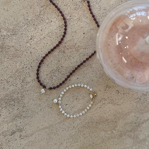 Alice Garnet Necklace With pearl Pendent