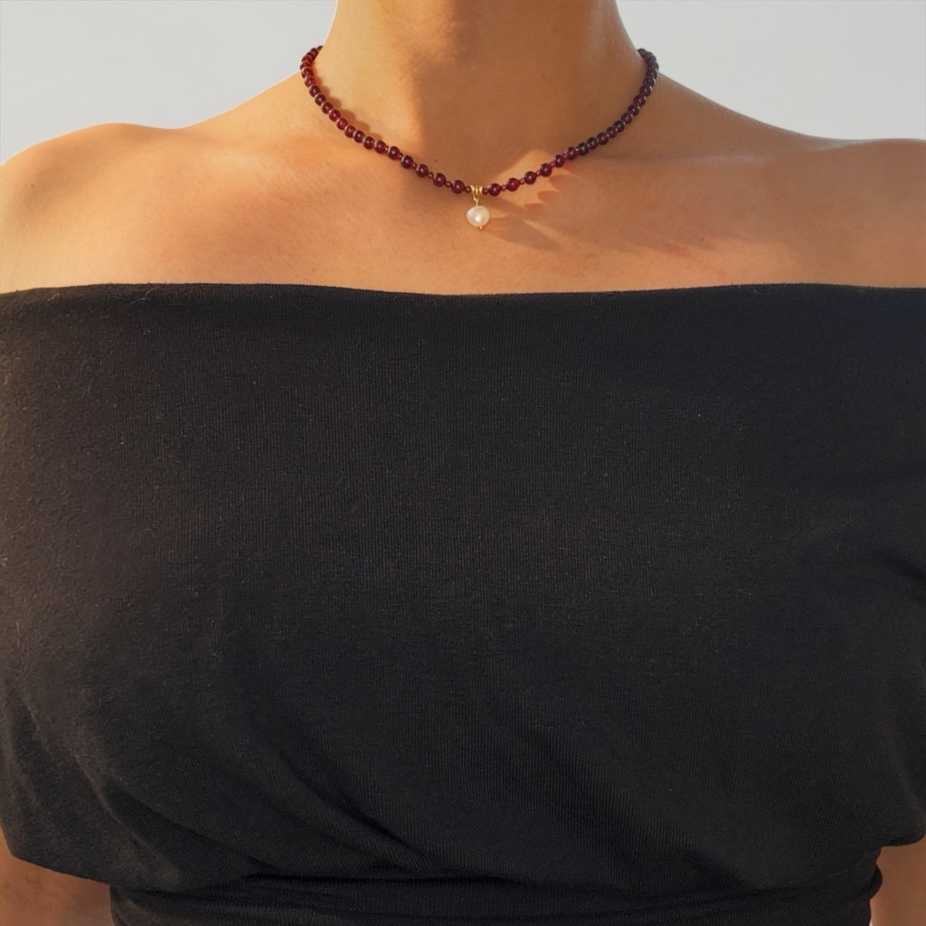 Alice Garnet Necklace With pearl Pendent
