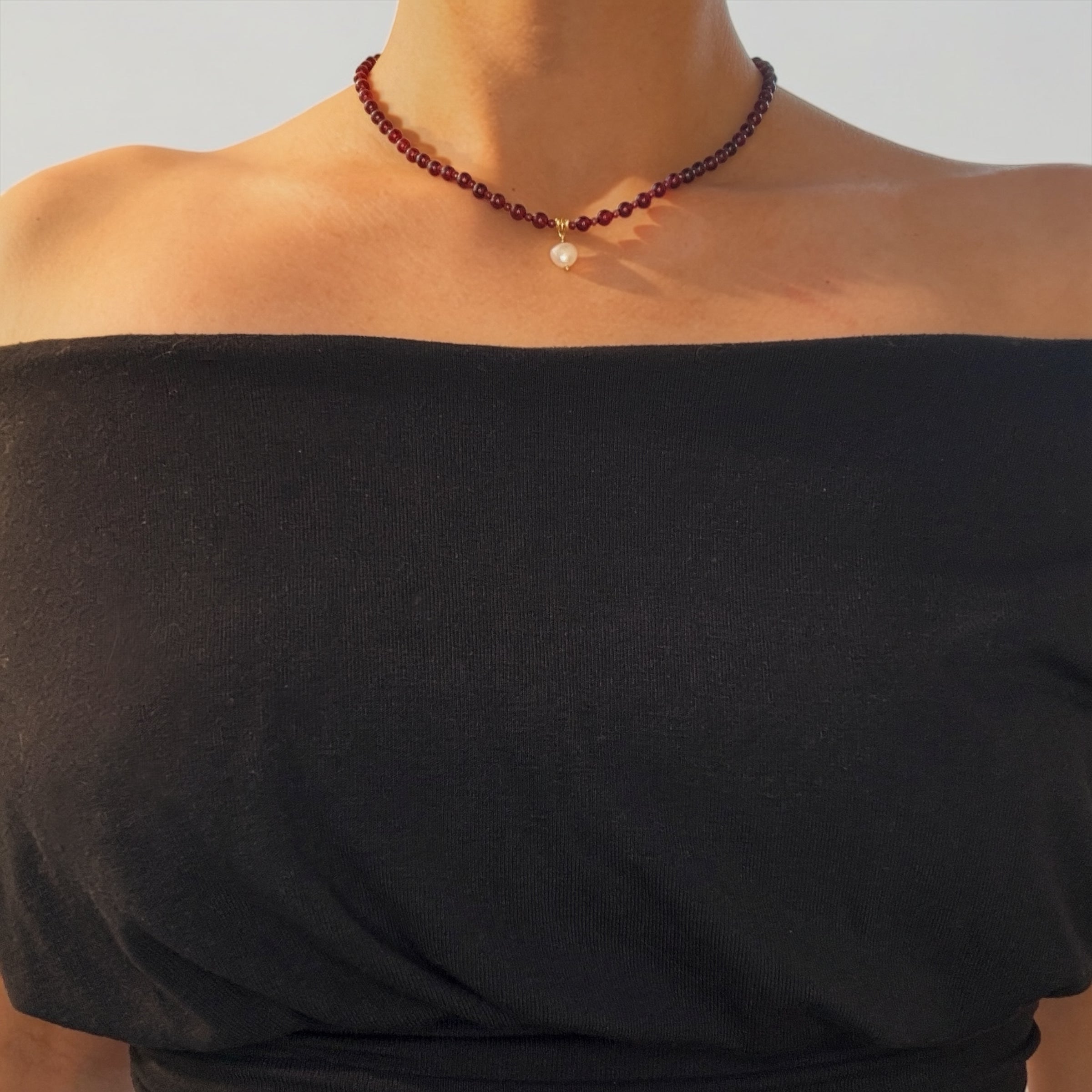 Alice Garnet Necklace With pearl Pendent