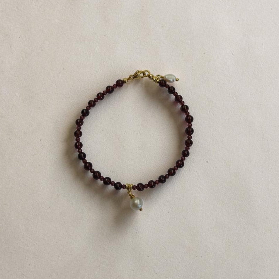 Alice Garnet Bracelet With Pearl Pendent
